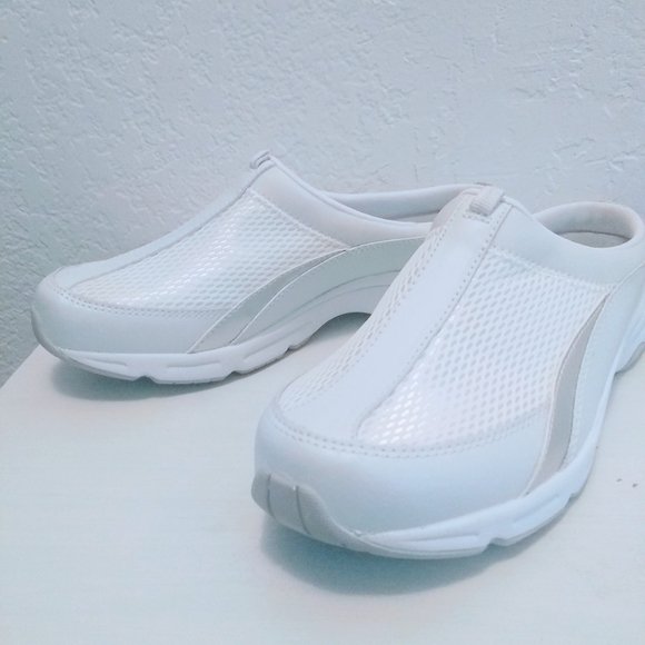 easy spirit tour guide